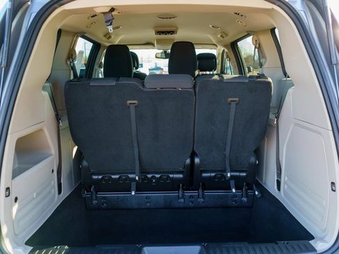 Used 2019 Dodge Grand Caravan SE image 11