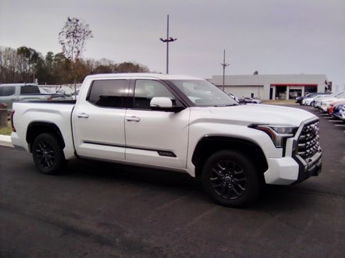 Used 2022 Toyota Tundra Platinum w/ Advanced Package image 8