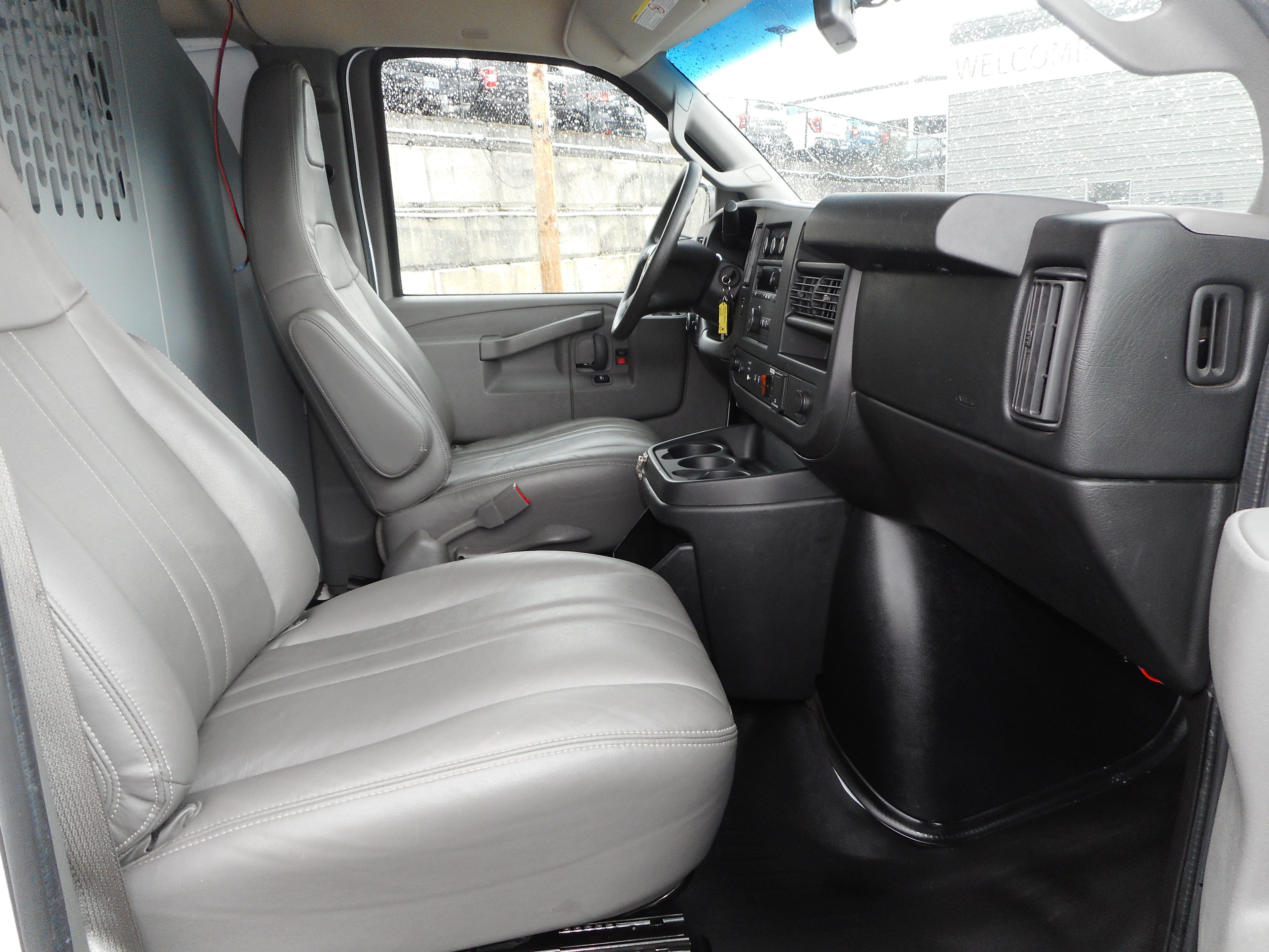Used 2016 Chevrolet Express 2500 RWD image 24