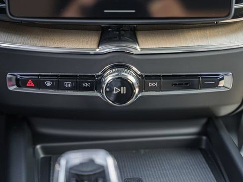 New 2027 Volvo XC60 B5 Plus AWD/4WD image 24