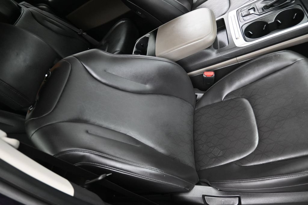 Used 2025 Kia Carnival FWD image 19