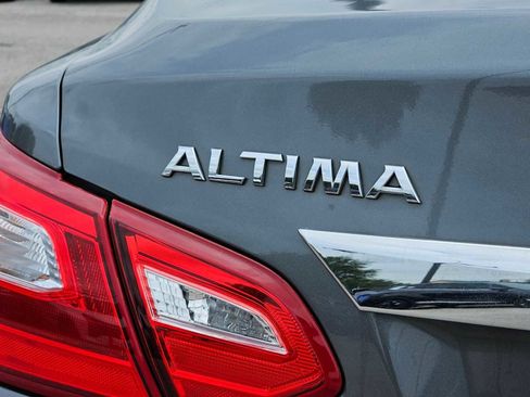 Used 2017 Nissan Altima 2.5 SL w/ Moonroof Package FWD image 11