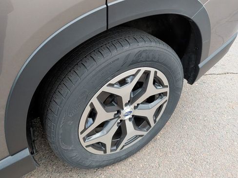 Used 2020 Subaru Forester Premium AWD/4WD image 9