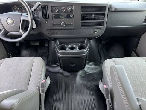 Used 2013 Chevrolet Express 2500 RWD image 25