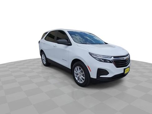 Used 2024 Chevrolet Equinox LS w/ LS Convenience Package FWD image 2