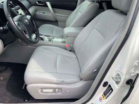 Used 2013 Toyota Highlander SE image 12