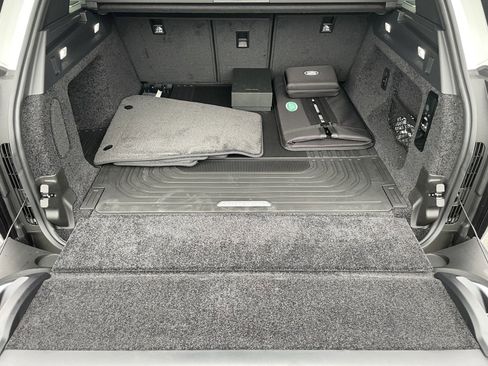New 2025 Land Rover Range Rover SE image 34