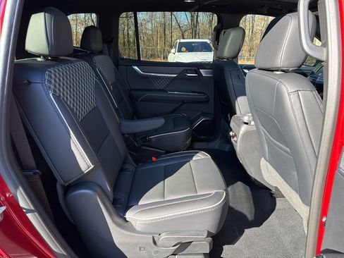 Used 2024 GMC Acadia Denali w/ Super Cruise Package image 11