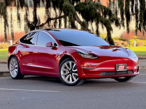 Used 2018 Tesla Model 3 Long Range RWD image 2