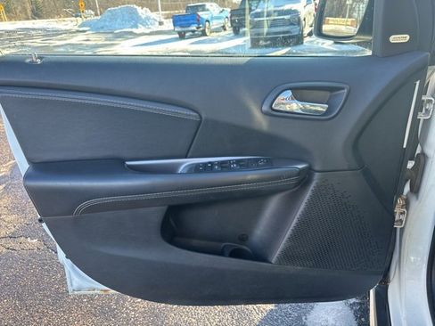 Used 2017 Dodge Journey Crossroad w/ Flexible Seating Group image 9