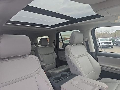 Used 2025 Ford Expedition Active image 40