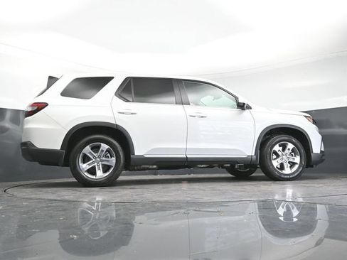 Used 2025 Honda Pilot EX-L image 27