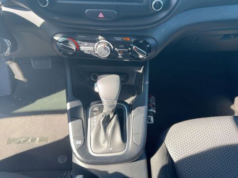 Used 2025 Kia Soul LX w/ LX Technology Package image 9