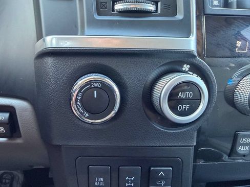 Used 2018 Toyota Sequoia Platinum AWD/4WD image 39