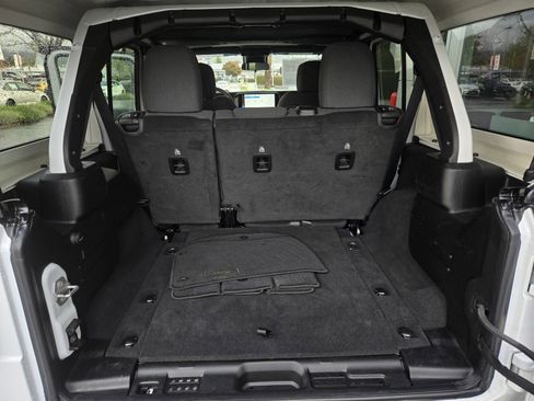 Used 2024 Jeep Wrangler Unlimited Rubicon image 23