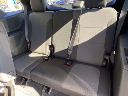 Used 2023 Chevrolet Traverse LT image 12