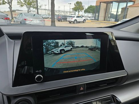 Used 2025 Toyota Prius LE image 22