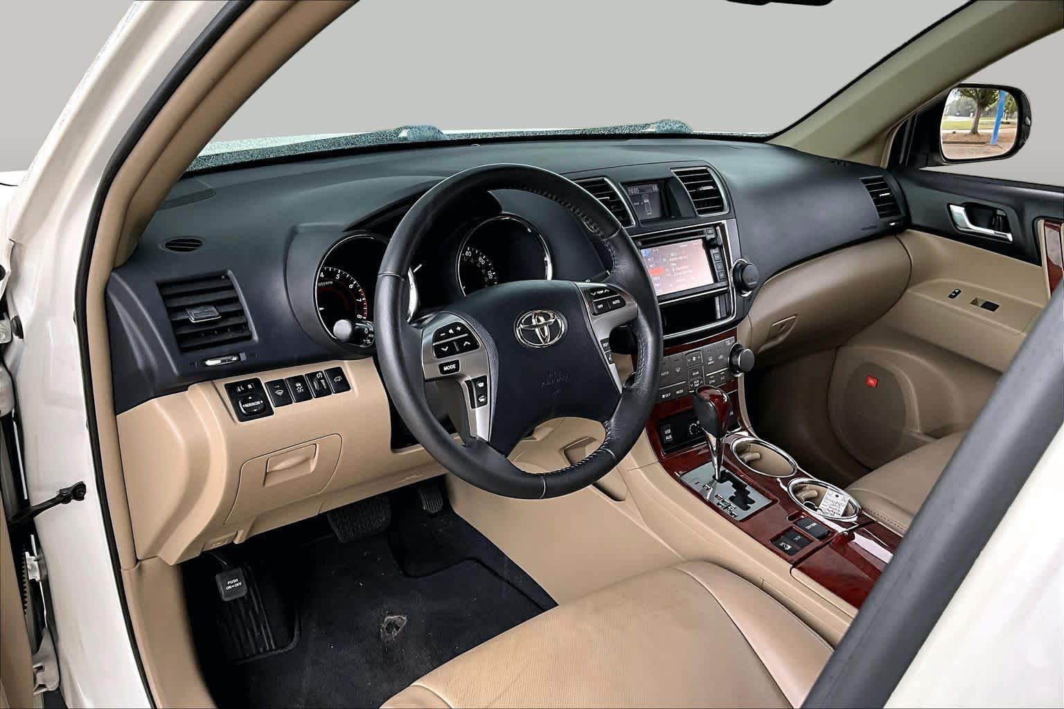 Used 2013 Toyota Highlander Limited AWD/4WD image 17