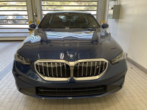 Used 2026 BMW i5 eDrive40 image 3