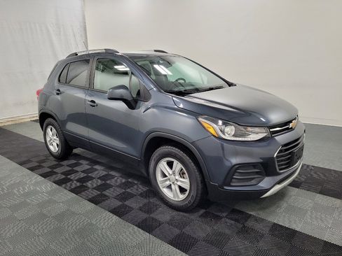 Used 2022 Chevrolet Trax LT w/ Driver Confidence Package AWD/4WD image 11