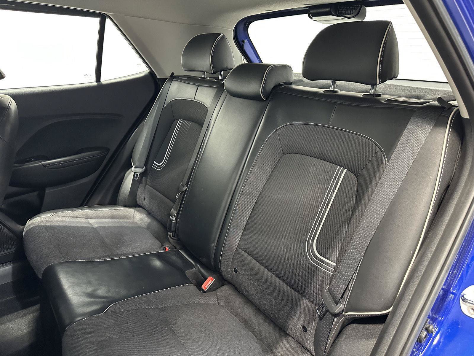 Used 2022 Hyundai Venue Limited FWD image 26