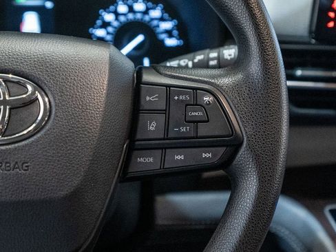 Used 2024 Toyota Sienna LE image 27