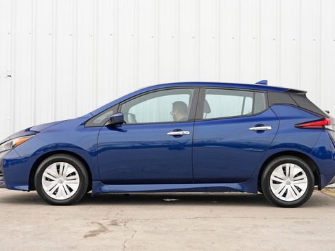 Used 2025 Nissan Leaf S image 8