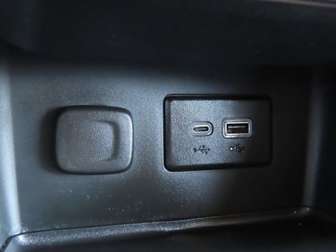 Used 2023 GMC Acadia SLE w/ Driver Convenience Package image 8