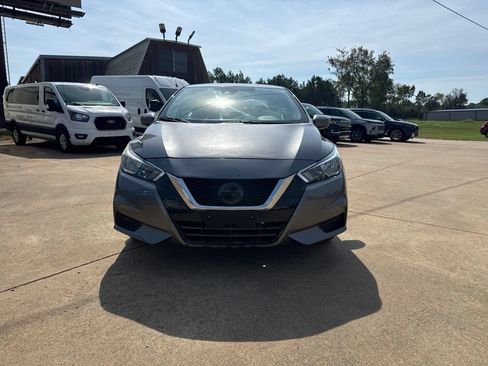 Used 2021 Nissan Versa SV FWD image 2