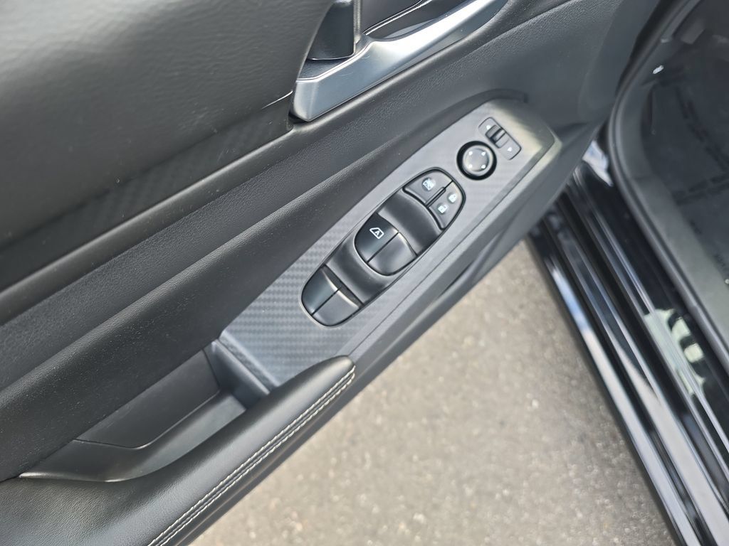 Used 2025 Nissan Altima 2.5 SV FWD image 11