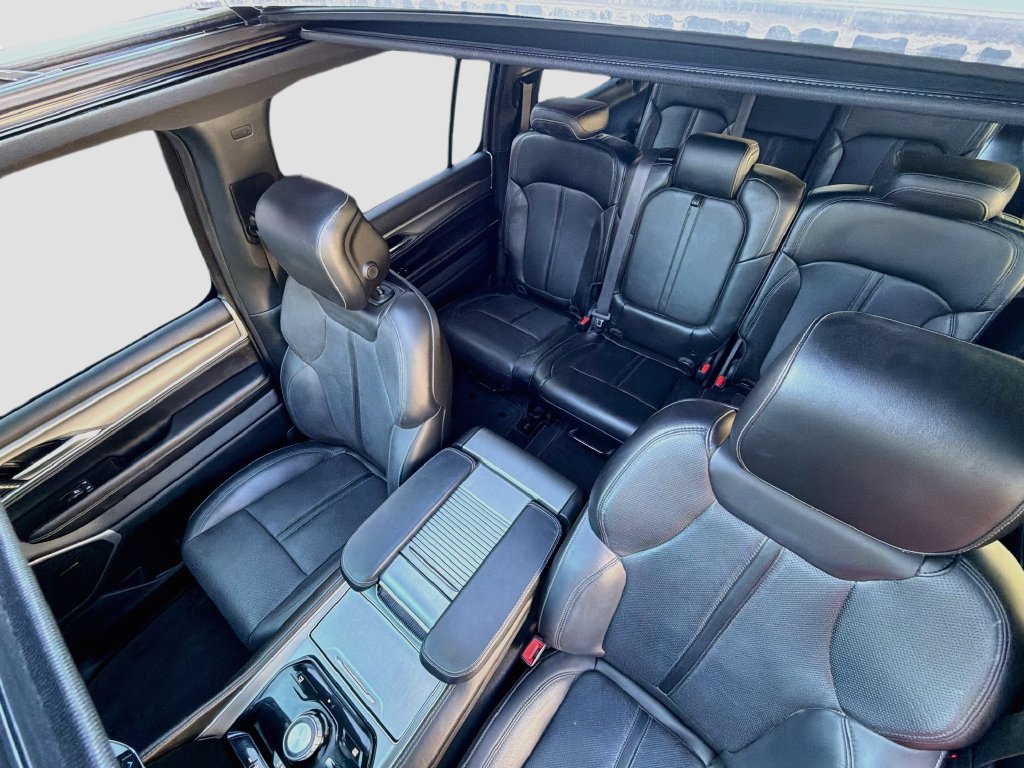 Used 2023 Jeep Wagoneer L Series II AWD/4WD image 23