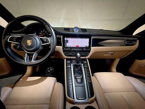 Used 2021 Porsche Macan image 16