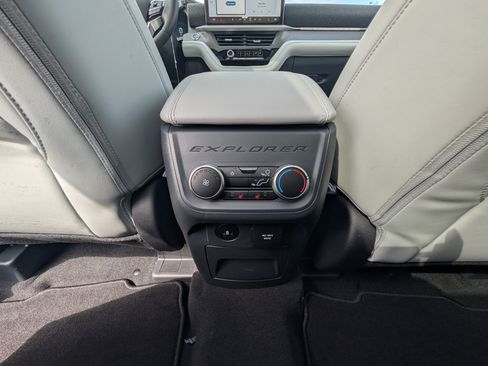 New 2026 Ford Explorer Platinum image 14