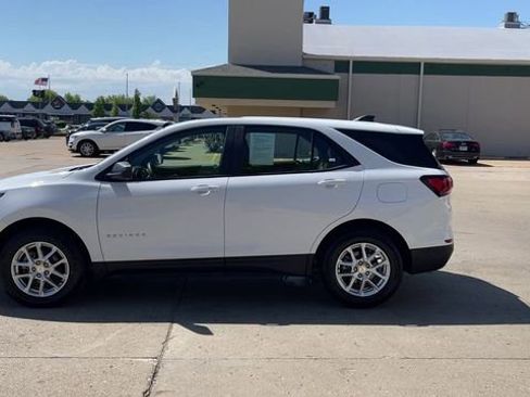 Used 2023 Chevrolet Equinox LS w/ Driver Confidence II Package FWD image 5