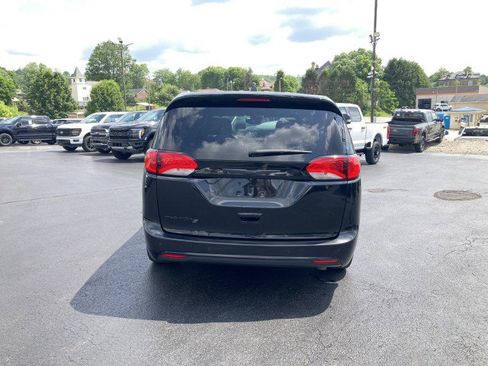 Used 2020 Chrysler Pacifica Touring w/ Advanced Safetytec Group FWD image 6