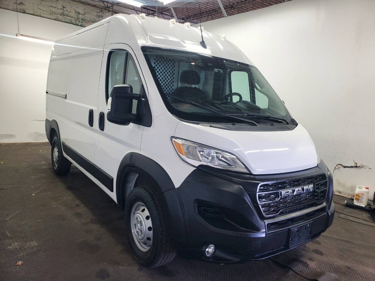 Used 2023 RAM ProMaster 2500 w/ Convenience Group FWD image 3
