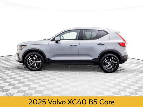 Used 2025 Volvo XC40 B5 Core image 2