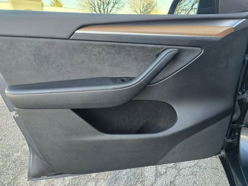 Used 2022 Tesla Model Y Performance image 13