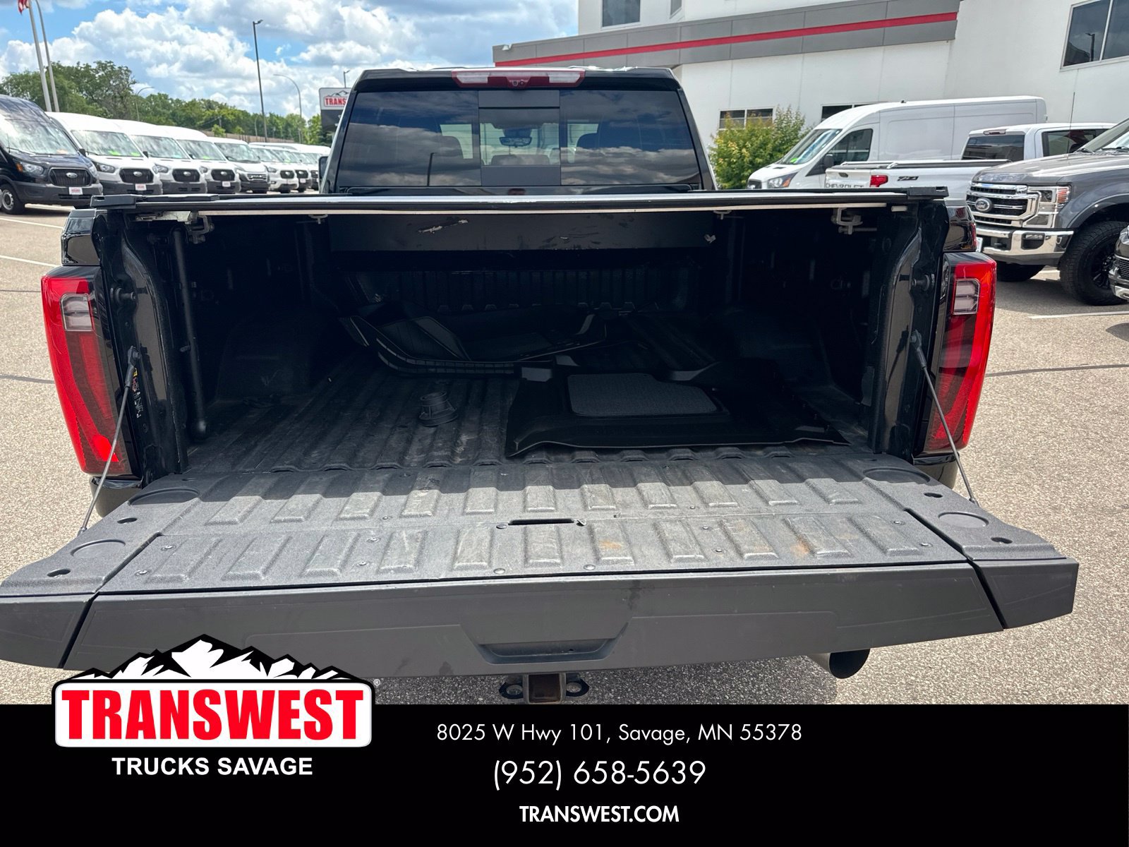 Used 2024 GMC Sierra 3500 Denali Ultimate AWD/4WD image 4