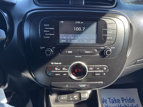 Used 2017 Kia Soul + image 16