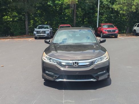 Used 2017 Honda Accord Sport image 2