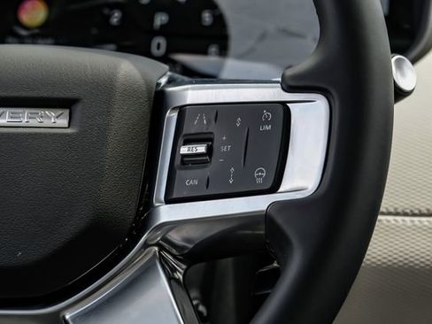 Used 2025 Land Rover Discovery Dynamic SE AWD/4WD image 22
