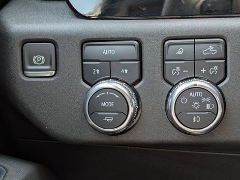 Used 2024 GMC Sierra 1500 SLT AWD/4WD image 38