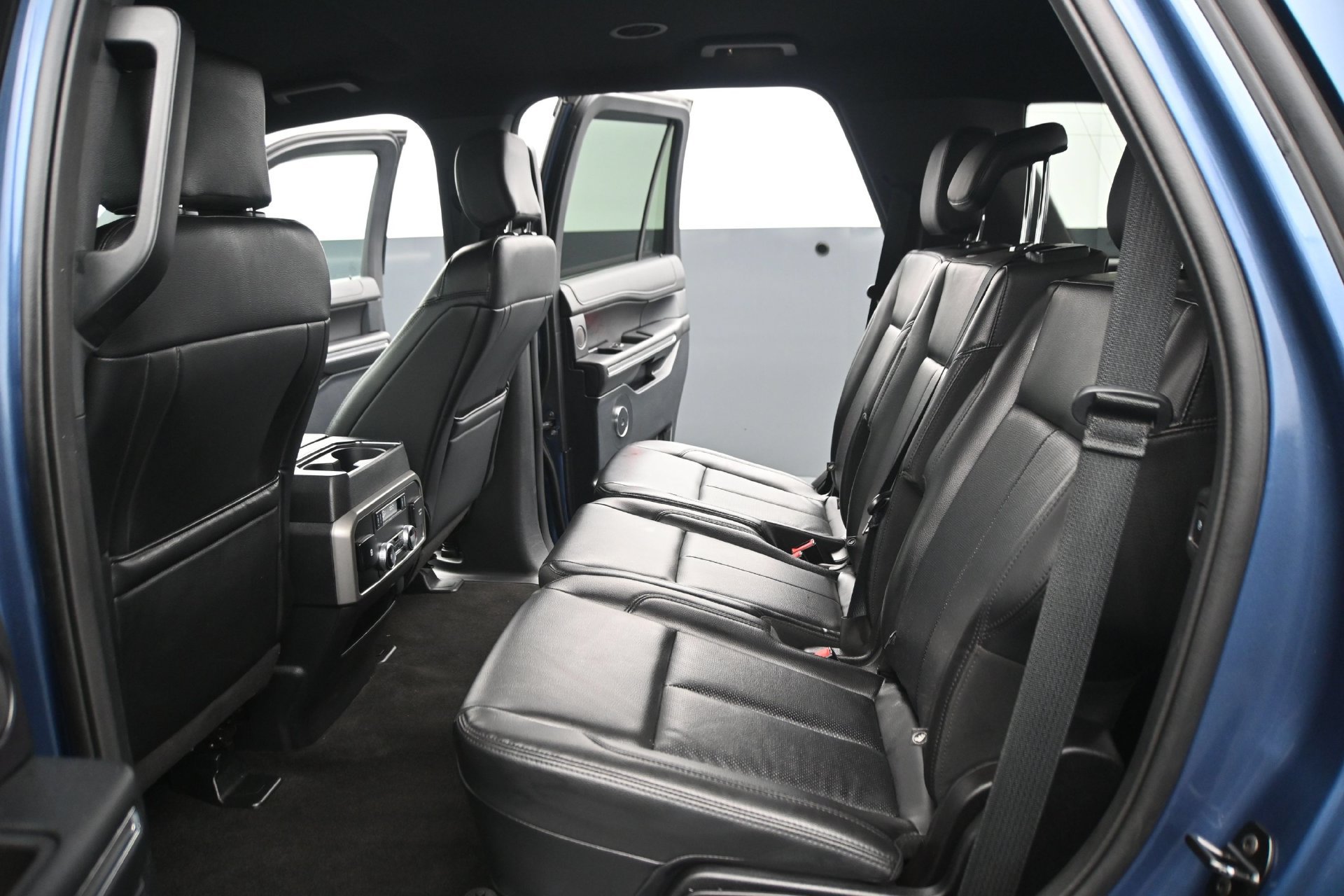 Used 2019 Ford Expedition XLT w/ Equipment Group 202A AWD/4WD image 18