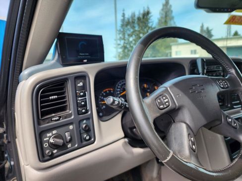 Used 2004 Chevrolet Silverado 2500 LT AWD/4WD image 16