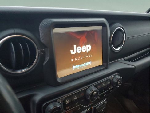 Used 2021 Jeep Wrangler Unlimited Sahara w/ Cold Weather Group image 17