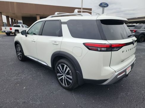 Used 2024 Nissan Pathfinder Platinum w/ Cargo Package image 3