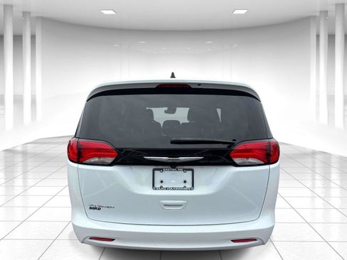 Used 2023 Chrysler Voyager LX FWD image 4