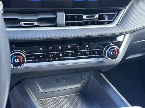 Used 2025 Chevrolet Equinox LT w/ Convenience Package II FWD image 25