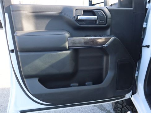 Used 2021 Chevrolet Silverado 2500 LTZ w/ LTZ Convenience Package image 28